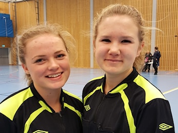 Benedikte & Cathrine - debutert som dommere i 3.div.
